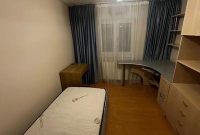 Inchiriez apartament 3 camere, Resita, Micro 3 - 6