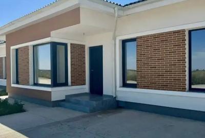 Casă cu 4 camere cu Teren 400 Mp în Ferme - 8