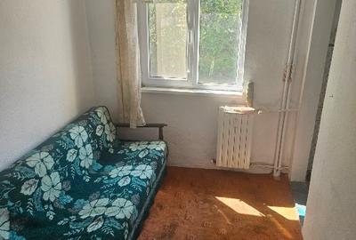 Vand apartament 3 camere, 41mp - 2