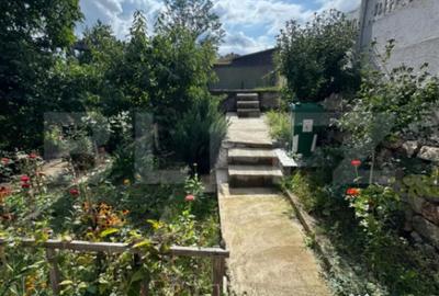 Casă cu 3 camere cu Teren 9000 Mp în Central - 1