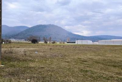 Teren de 17250 mp, în Central