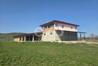 Spațiu industrial, de 520 mp, în Oncești