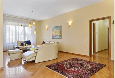 Apartament cu 8 camere semidecomandat, mobilat în Capitale - 4