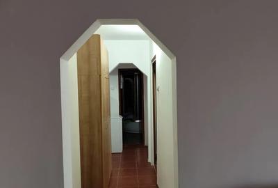 Apartament cu 3 camere, zona Baza 3 - 6