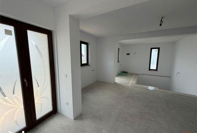 Casă cu 5 camere cu Teren 674 Mp în Vânători - 6