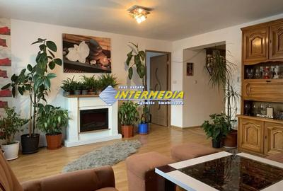 Casă individuală cu 8 camere cu Teren 250 Mp în Central - 1