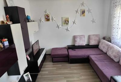 Apartament cu 3 camere, mobilat în Poarta 6