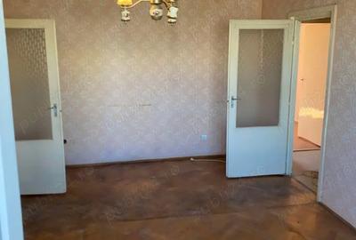 Apartament de vanzare 2 camere , Str Paulesti , et 3 , 62.000 euro neg. - 2