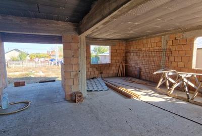 Se vinde casa la rosu, sat  Malaiesti jud. Prahova , pret 72000 euro negociabil - 3