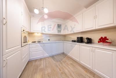 Apartament cu 3 camere decomandat, mobilat în Tractorul - 2