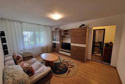 Apartament 3 camere,2 gr, sanitare,mobilat,140000 Euro neg