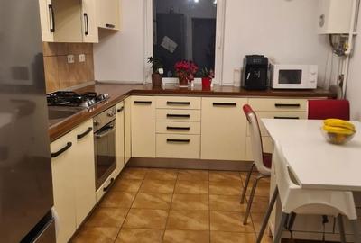 Apartament cu 3 camere decomandat în Traian - 1