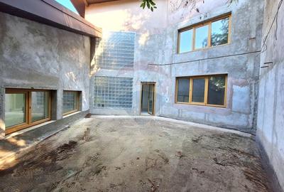 Casă / Vilă la gri aproape gata sa devina " acasa" ! - 12