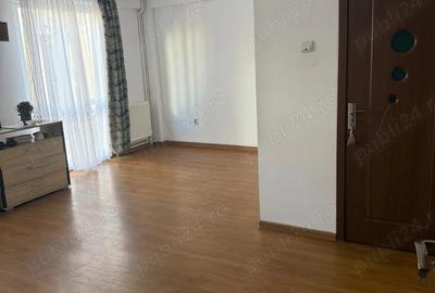 Garsoniera dubla, Ploiesti, Piata Victoriei et 1 - 5