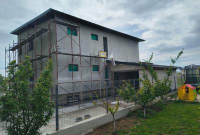 Casă cu 4 camere în Mihai Viteazu - 1