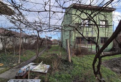 Casă individuală cu 3 camere cu Teren 750 Mp în Km 5 - 6