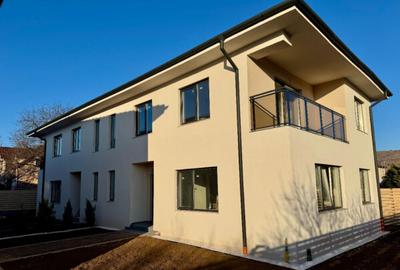 Casă cu 5 camere cu Teren 260 Mp în Florești