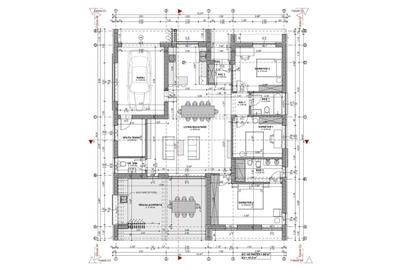 Casă cu 4 camere cu Teren 593 Mp în Central