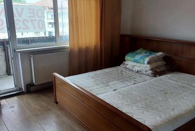 Apartament cu 2 camere decomandat în 1 Mai - 1
