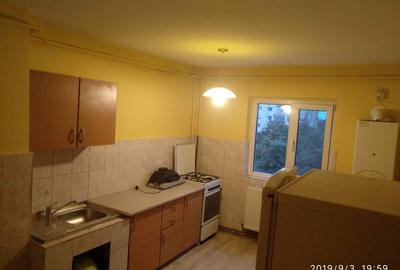 2 camere .. C Sagului ... etajul 3 cu centrala .. 88.000 euro