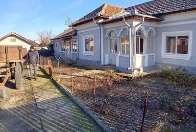 Casă cu 4 camere în Mârzănești - 1