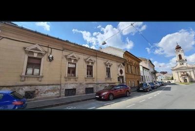 Casă cu 4 camere în Central - 2