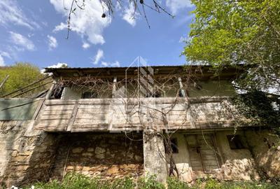 Casă cu 2 camere cu Teren 725 Mp în Central