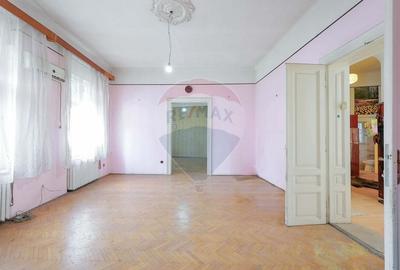 Apartament cu 4 camere semidecomandat în Central - 3