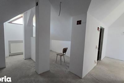 Casă cu 7 camere cu Canalizare în Ciolpani - 3