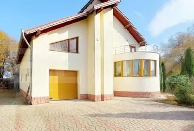 Casă cu 5 camere cu Teren 1199 Mp în Central