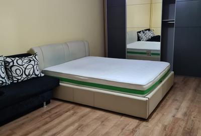 Garsonieră decomandată, mobilată în Vitan Mall
