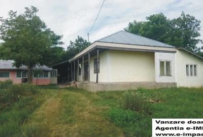 Casă cu 4 camere cu Teren 6200 Mp în Central - 2