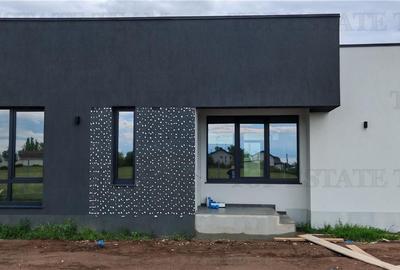 Vila stil mediteraneean, moderna, cu 4 camere ( parter ) si curte generoasa 400m - 3