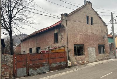 Casa de renovat 371 mp + teren 546 mp Petrosani Casa de renovat 371 mp + teren 546 mp Petrosani - 2