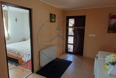 Casă cu 5 camere cu Teren 995 Mp în Unirea - 5