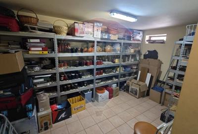 Casă cu 7 camere cu Teren 1371 Mp în Nord-Est - 27