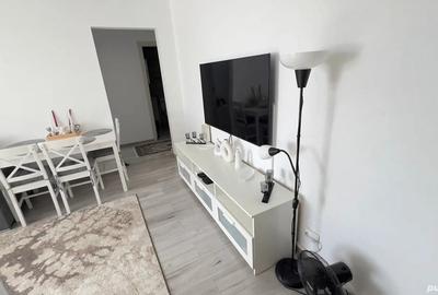 Apartament cu 3 camere semidecomandat în Iancului