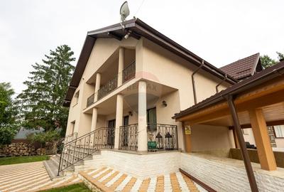 Proprietate speciala de 340mp de vanzare - 2