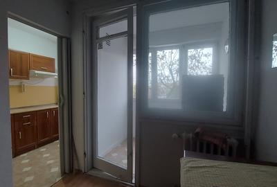 Bucur Obor, Liceu Iulia Hasdeu - 1