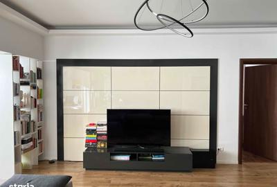 Apartament cu 3 camere semidecomandat, mobilat în Lizeanu