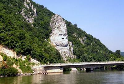 Teren de 3597 mp, în Eșelnița - 1