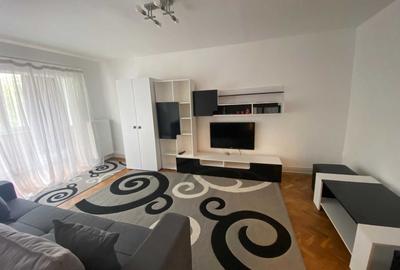 Apartament cu 3 camere decomandat, mobilat în Soarelui