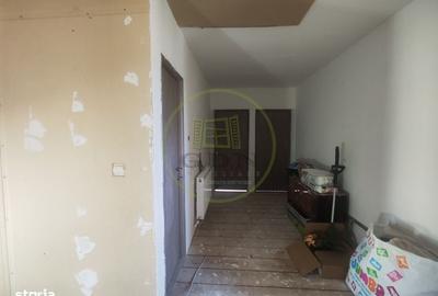 Casă cu 4 camere în Șimnicu de Jos