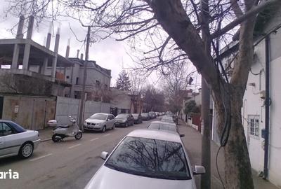 Teren de 596 mp, în Grivița - 1