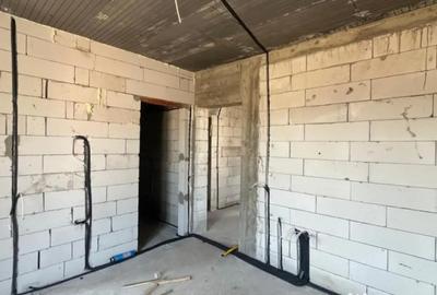 Casă cu 5 camere cu Teren 242 Mp în Central