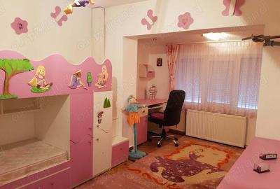Apartament cu 3 camere decomandat în Lipovei - 9