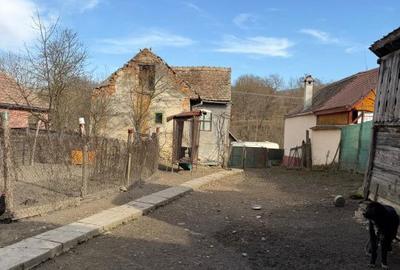 Casă cu 2 camere cu Teren 727 Mp în Șeica Mică - 1