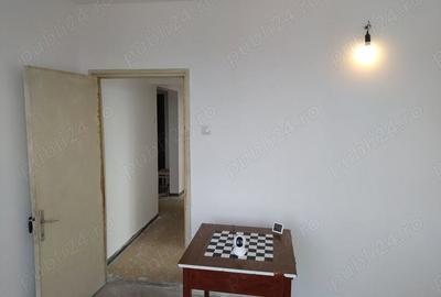 Apartament cu 3 camere decomandat în Onești - 4