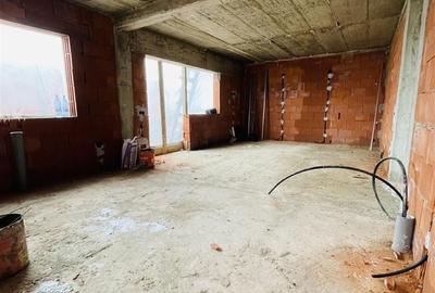 Casă cu 4 camere cu Teren 300 Mp în Cihei