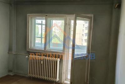 Apartament cu 3 camere decomandat în Tineretului